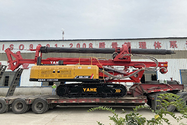 YAHE旋挖鉆機DR150開往施工現(xiàn)場